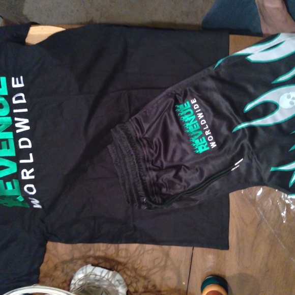 2 piece NEW Men's $REVENUE WORLDWIDE$ Shirt/Short set SIZES S-XXXL... - Picture 2 of 9